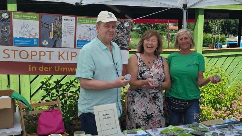 Auch Trifterns Bürgermeisterin Edith Lirsch (Mitte) war von der Kippen-Aktion angetan. Auch Trifterns Bürgermeisterin Edith Lirsch war von der Kippen-Aktion angetan.